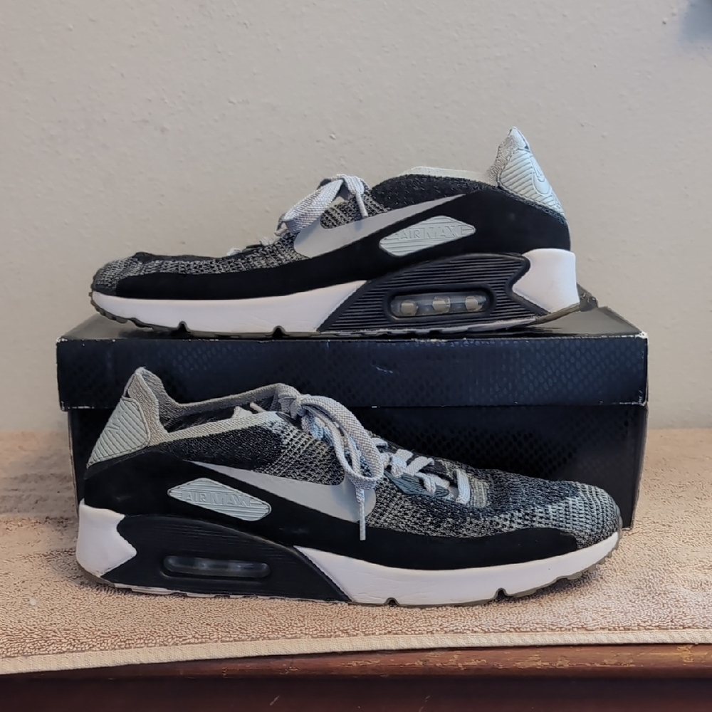 🔥Nike Airmax 90 Flyknit Size 12